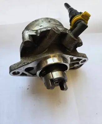 Opel Corsa E Vacuum pump 55268636