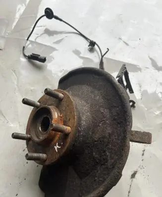 Peugeot 4007 Front wheel hub spindle knuckle
