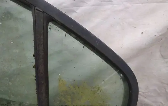 Mitsubishi Carisma Rear vent window glass 