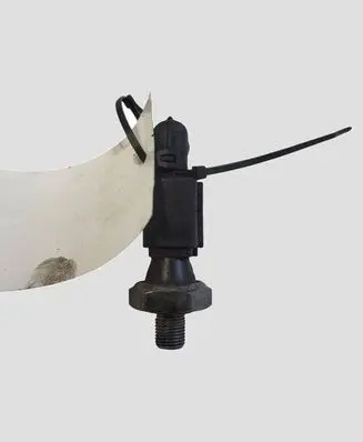 Volkswagen Golf V Oil pressure sensor 038919081D