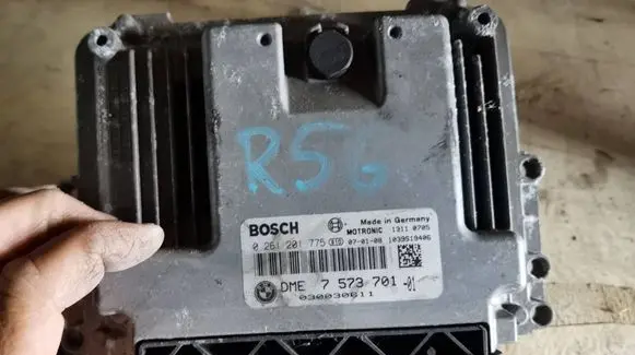 Mini One - Cooper Coupe R56 Engine control unit/module 0261201775 7573701 030030611