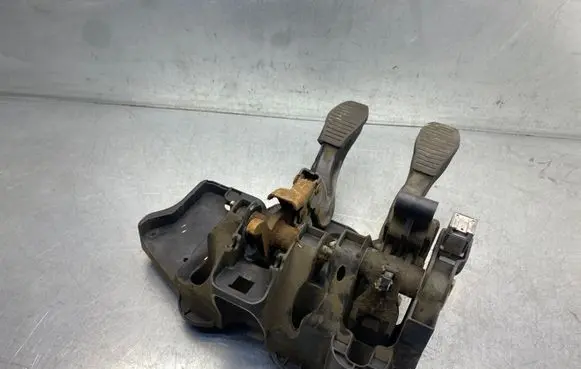 Opel Corsa D Pedal assembly 55703354 3801990165