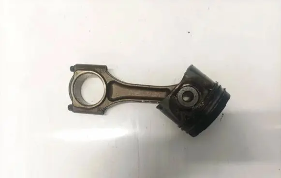 Opel Zafira A Piston with connecting rod