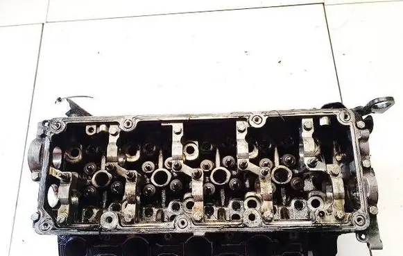 Volkswagen PASSAT CC Engine head 03l103373e