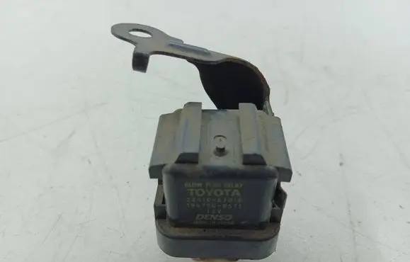 Toyota Avensis T270 Glow plug pre-heat relay 2861067010 1567000671