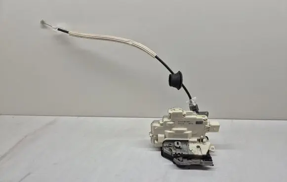 Porsche Cayenne (92A) Front door lock 8J1837016A
