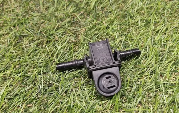 Mercedes-Benz E W212 Windshield washer spray nozzle 3U014