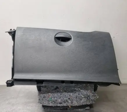 Glove box