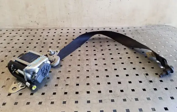 Nissan Juke I F15 Front seatbelt 617544200B 6175433 6183859