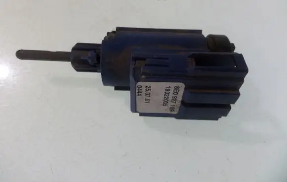 Audi A4 S4 B6 8E 8H Brake pedal sensor switch 8E0927189 19322005