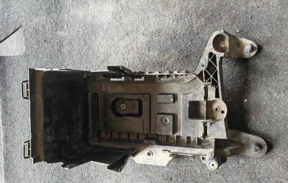 Seat Leon (1P) Battery tray 