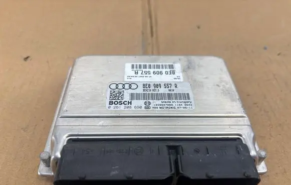 Audi A4 S4 B6 8E 8H Engine control unit/module 8E0909557R A299606038 1039S07889