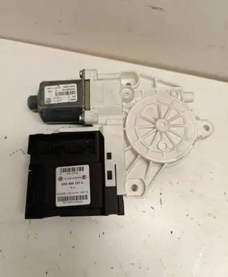 Volkswagen Tiguan Front door window regulator motor 5K0959793A 05075702 70219011020920