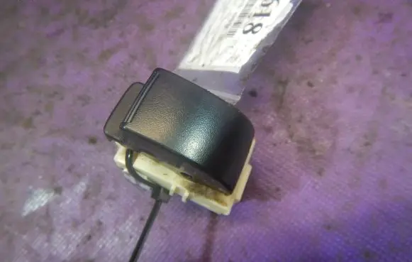 Mitsubishi Lancer VIII Quarter vent window switch B2680THD