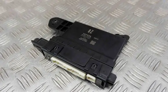 Toyota Prius (XW50) Air conditioner control unit module 8865047530