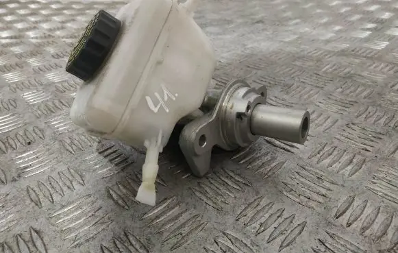 BMW 3 F30 F35 F31 Master brake cylinder 702619