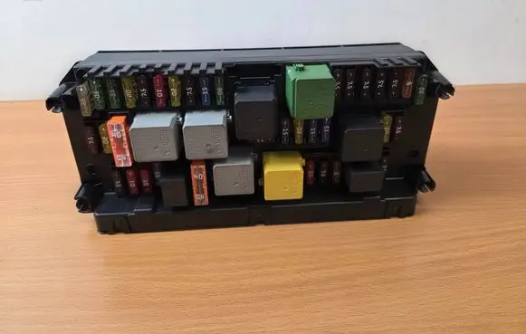 Mercedes-Benz E AMG W212 Fuse module A2129007124 A2319021501 A2129015504