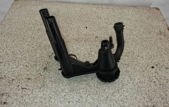 Land Rover Discovery 3 - LR3 Breather/breather pipe/hose 7H2Q6A785BB C8WDA
