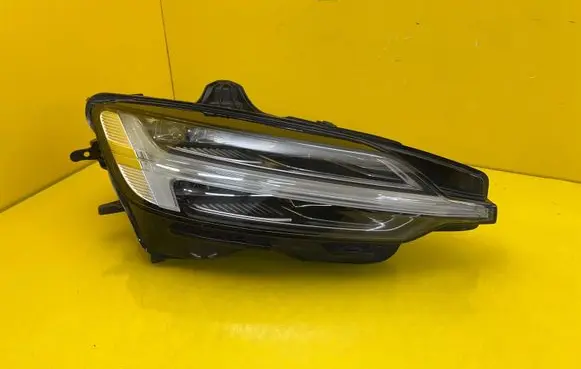Volvo V60 Headlight/headlamp 32365342