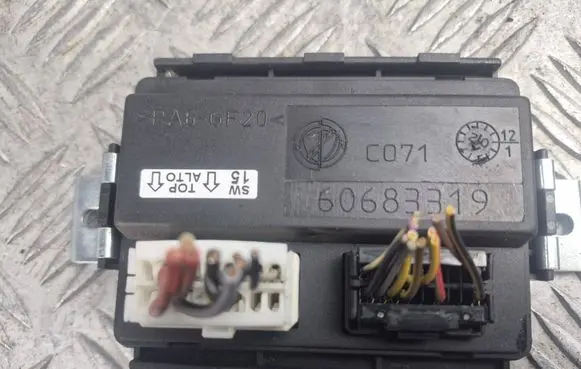 Alfa Romeo GT Door control unit/module 60683319