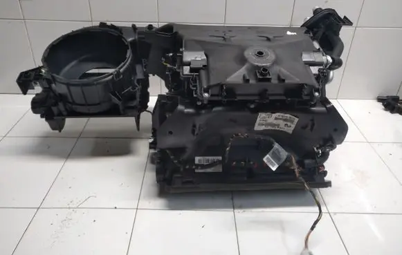 BMW 1 E81 E87 Interior heater climate box assembly 694726103 985461R