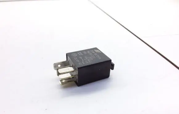 Volkswagen Touran I Hazard warning light relay 0332201102 7M0951253C
