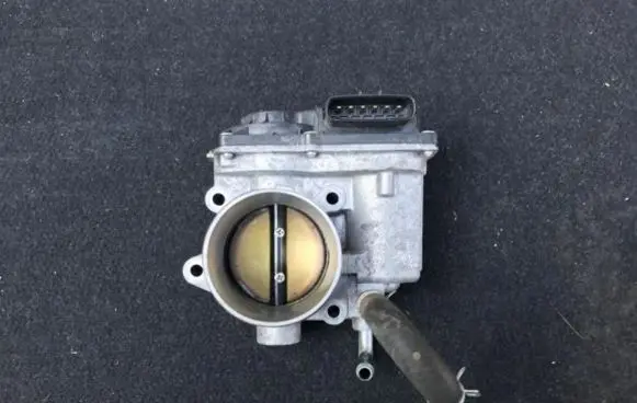 Suzuki Swift II Throttle body valve 