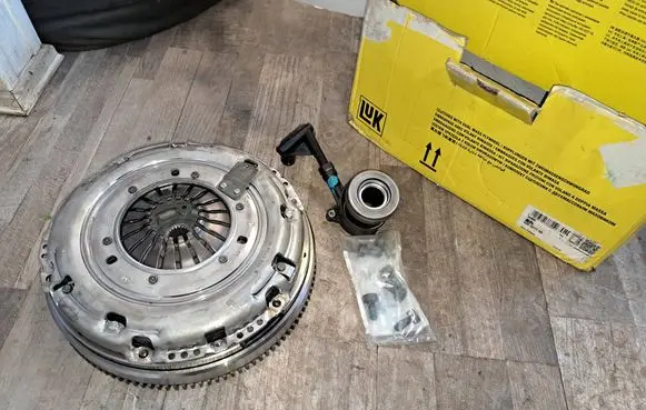 Volvo V50 Clutch set kit 3M516477CG 2257493 600027700