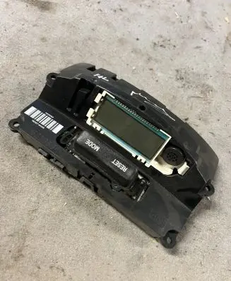 Mercedes-Benz ML W163 Clock 162283871 12234869 A1635408211