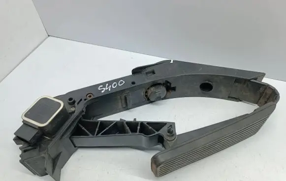 Mercedes-Benz S W220 Accelerator throttle pedal A2203000004
