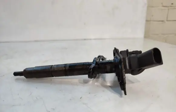 Audi A6 S6 C6 4F Fuel injector