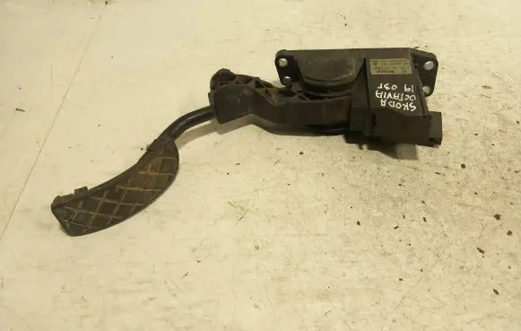 Skoda Octavia Mk1 (1U) Accelerator throttle pedal 1J2721503H 0281002346 387200397Y3