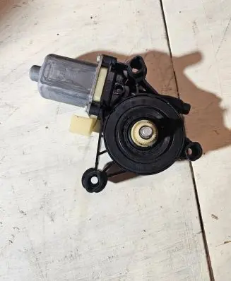 Audi A5 Sportback 8TA Front door window regulator motor 8W0959802