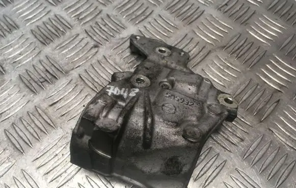 Peugeot 207 Engine mounting bracket 505932