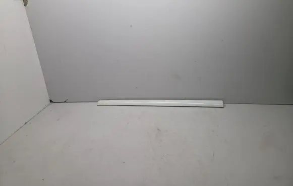 Volvo V70 Front door trim (molding) 39885618