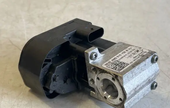 Porsche Taycan 9J1 Air conditioning (A/C) expansion valve 4M0816702A