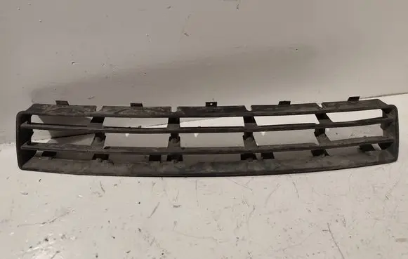 Volkswagen Golf IV Front bumper lower grill 1J0853677D