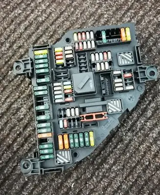 BMW 7 F01 F02 F03 F04 Fuse module 9210857
