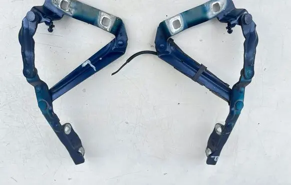 Volkswagen New Beetle Engine bonnet/hood hinges 1C0823302G
