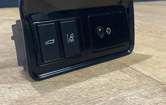 Jaguar XE Tailgate opening switch GX73-11654-HC GX7311654HC GX73-11654