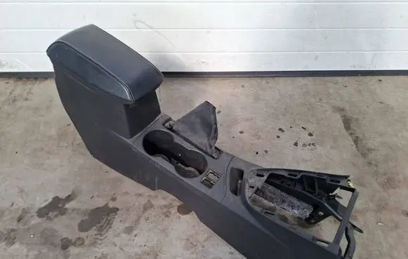 Toyota Auris E180 Armrest 