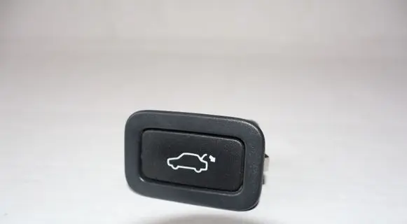 Volvo V70 Tailgate/boot open switch button 31264960AA