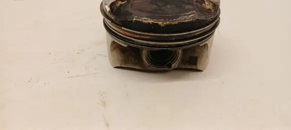 BMW 5 G30 G31 G38 Piston 8600381