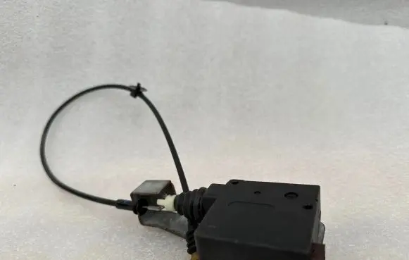 Jaguar XK8 - XKR Tailgate lock latch 