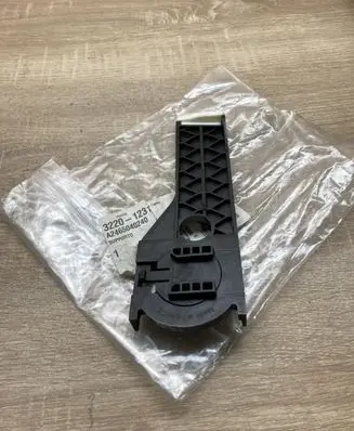 Mercedes-Benz B W246 W242 Radiator mount bracket A2465040240