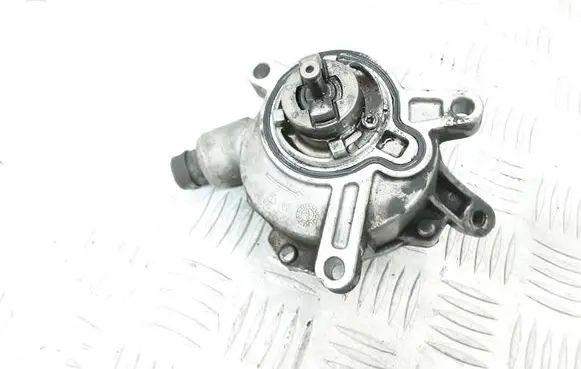 Volvo V70 Vacuum pump 30731825