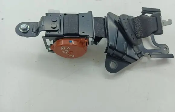 Middle seatbelt (rear)