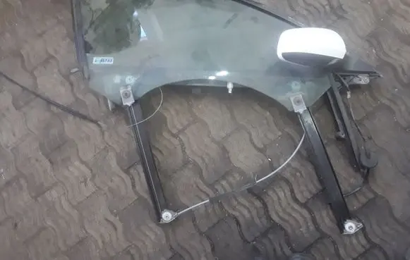 Audi A6 S6 C6 4F Front door window/glass frame 4F0837630