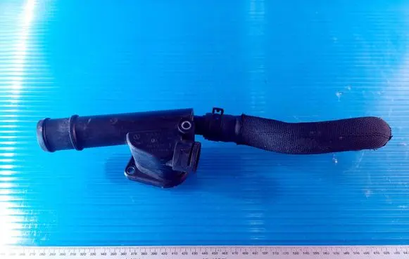 Audi A4 S4 B7 8E 8H Engine coolant pipe/hose 038121132G