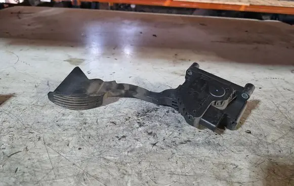 Ford Ka Accelerator throttle pedal 51893926